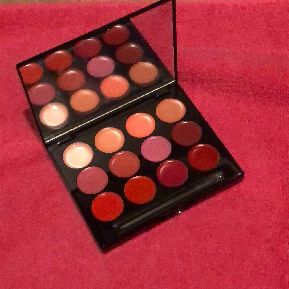 Ish lip palette